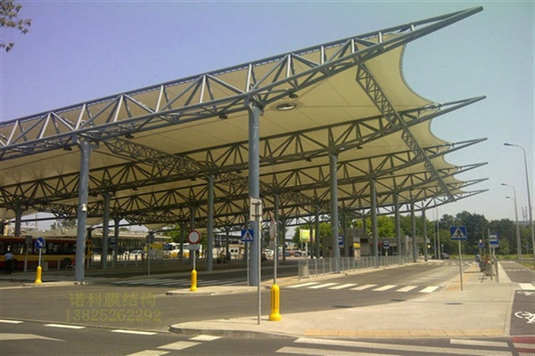 湖南长沙公交站膜结构车棚选海德斯PVDF膜材