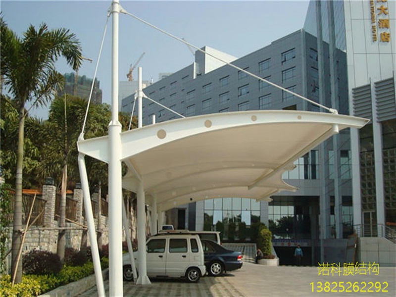 钢柱脚中设置加劲板的作用是什么？