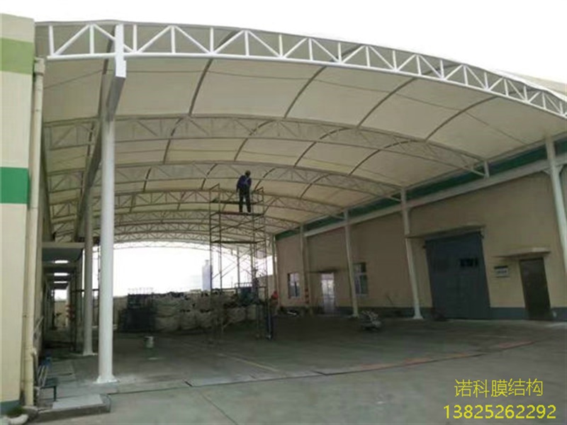 在钢膜结构中桁架钢管柱的计算长度问题